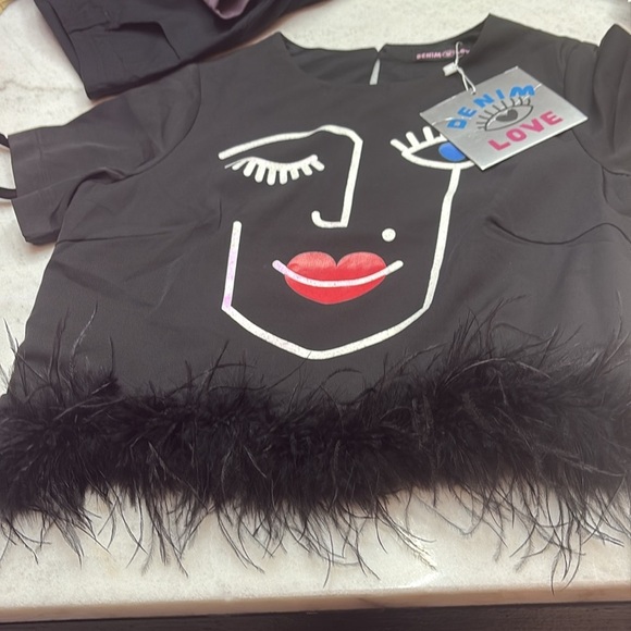 Black Graphic Face Top with Feather Trim - Picture 4 of 6